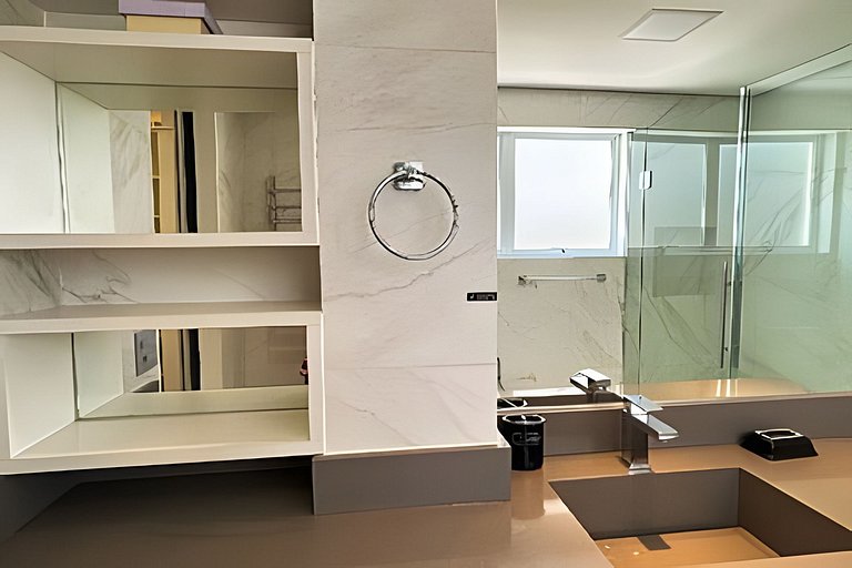 Familiar/Elegant/H Lobo:OscarFreire/Jacuzzi 4o anu