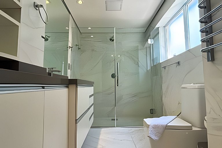 Familiar/Elegant/H Lobo:OscarFreire/Jacuzzi 4o anu
